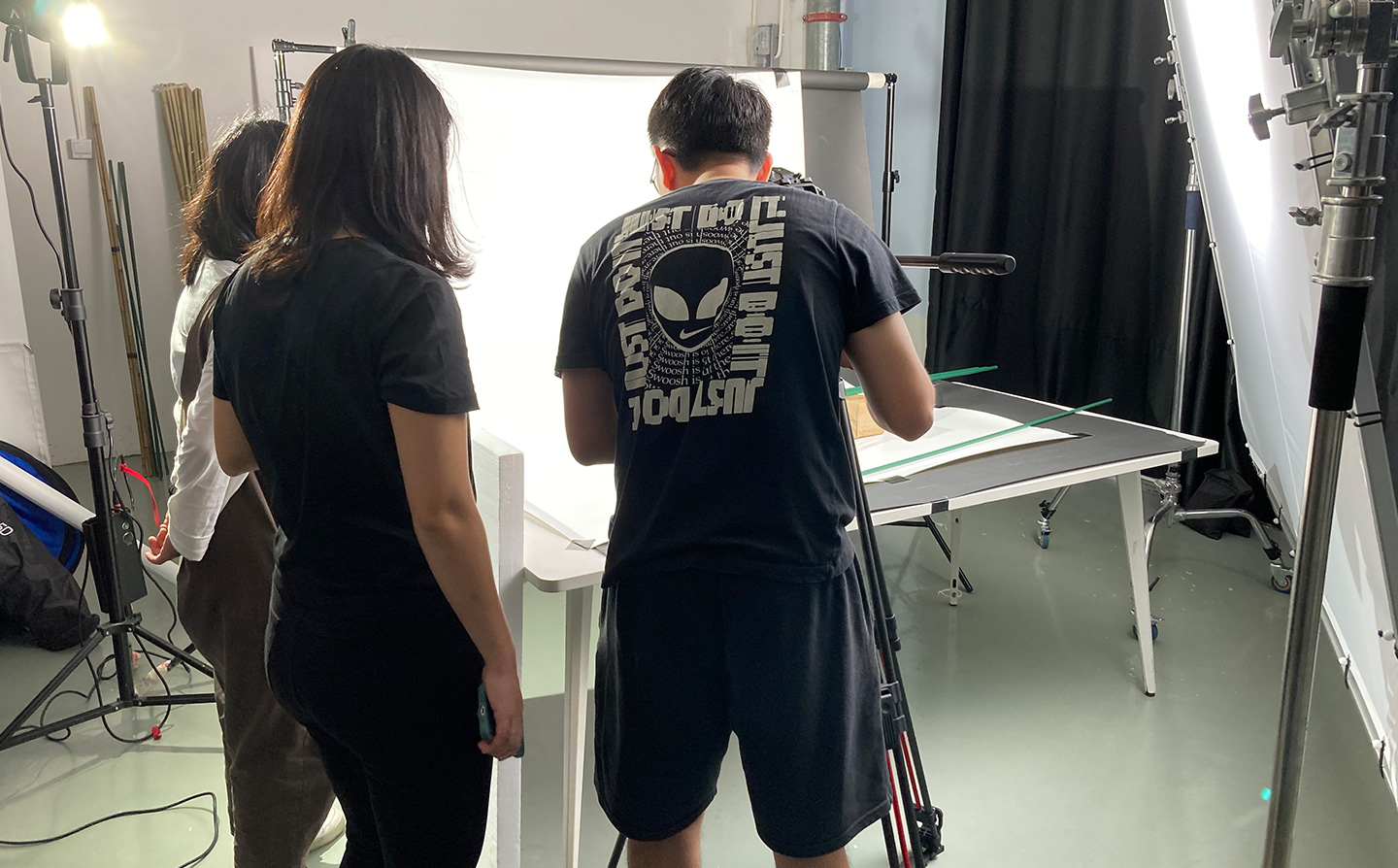 上海短視頻制作公司：在短視頻制作中如何運(yùn)用不同的鏡頭語(yǔ)言？